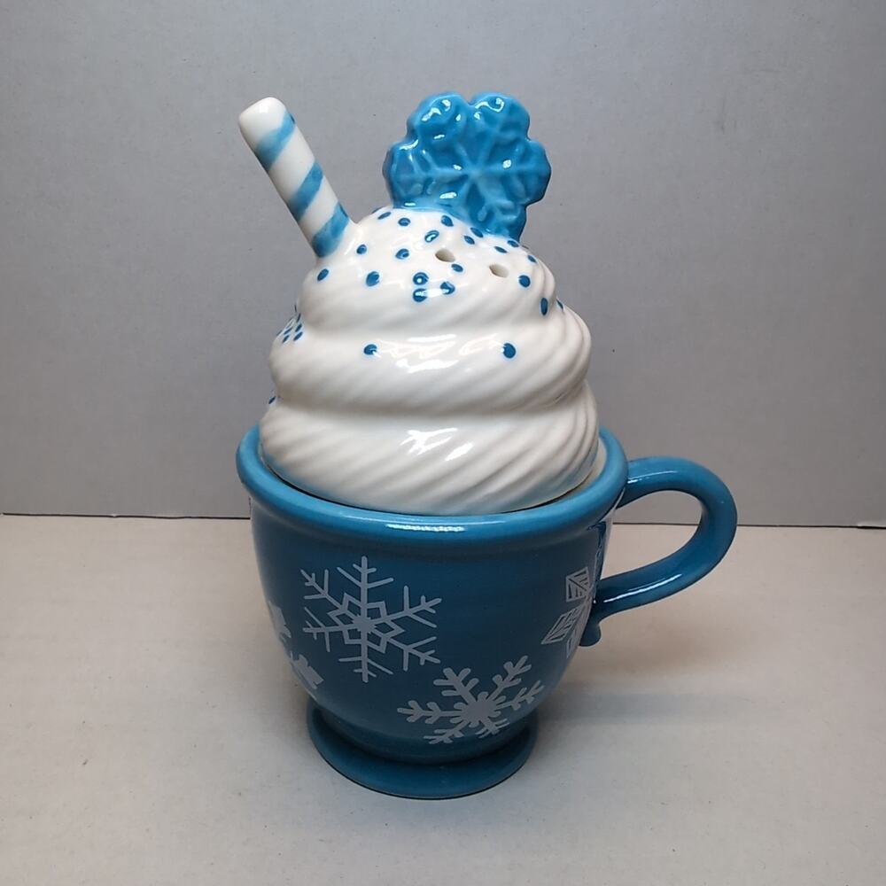 Temp-tations Seasonal Snowflakes 2 Piece Stacking Salt Pepper Shakers Blue‎ Mug